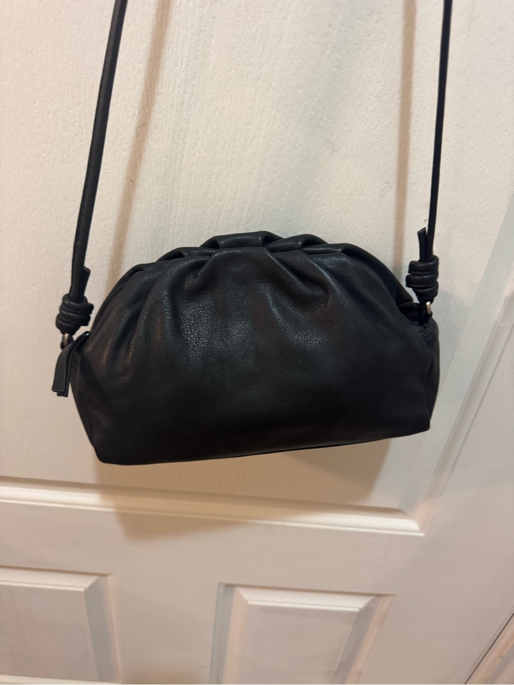 Classic Black Leather Shoulder Bag - Sleek Everyday Carry